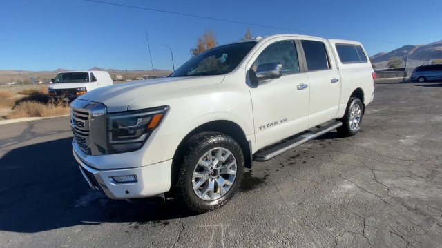 Used 2020 White Nissan Crew Cab SL 4x4 image 4