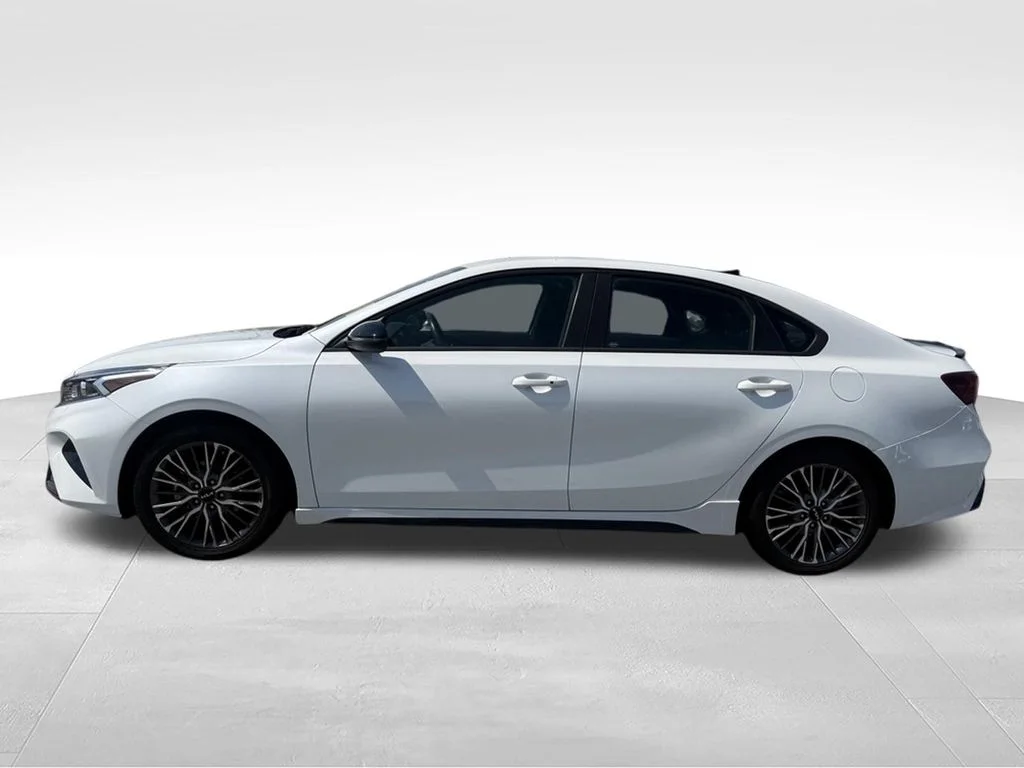 Used 2023 White Kia GT-Line image 2