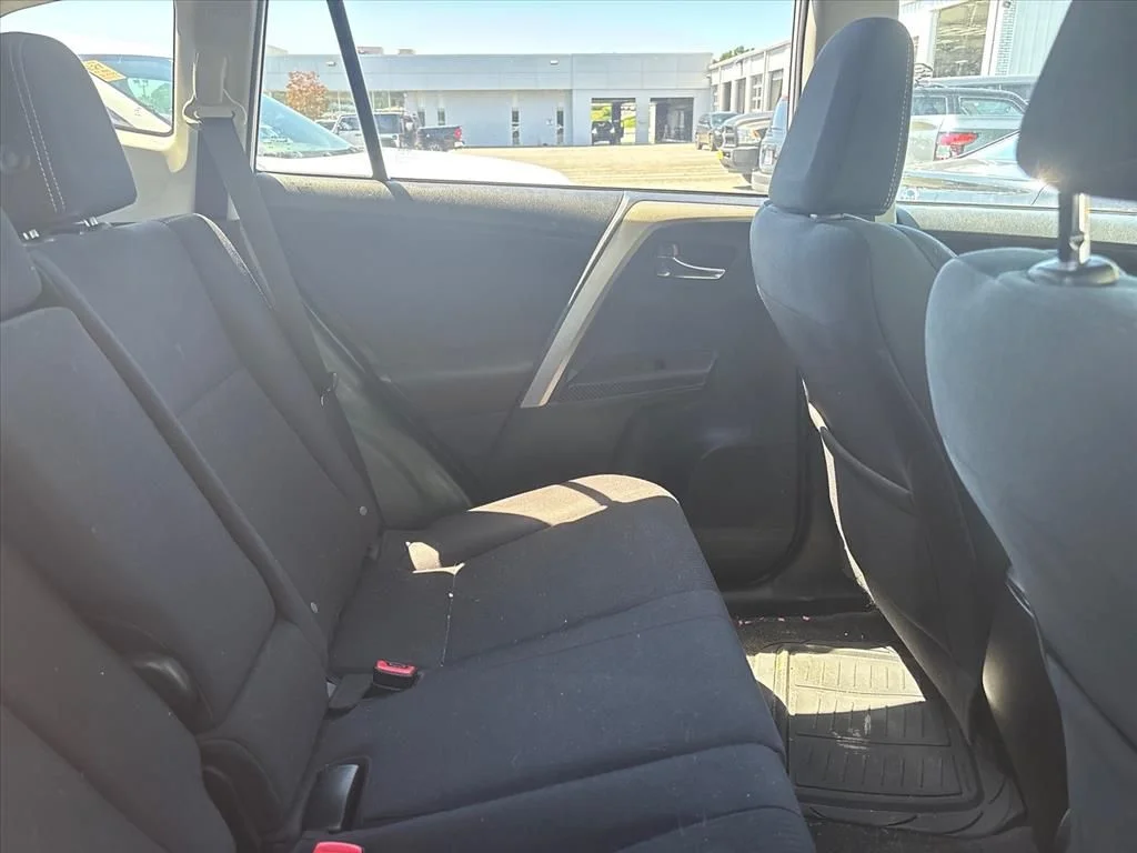 Used 2015 White Toyota XLE image 19