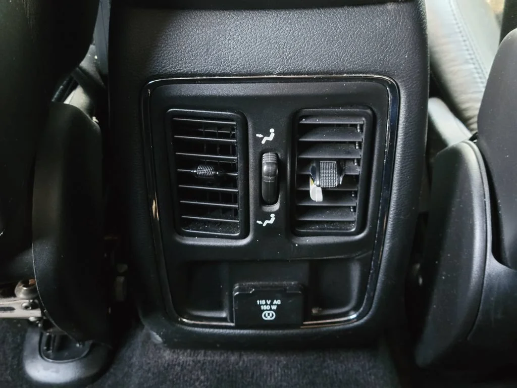 Used 2018 Red Jeep Altitude 4x4 image 17