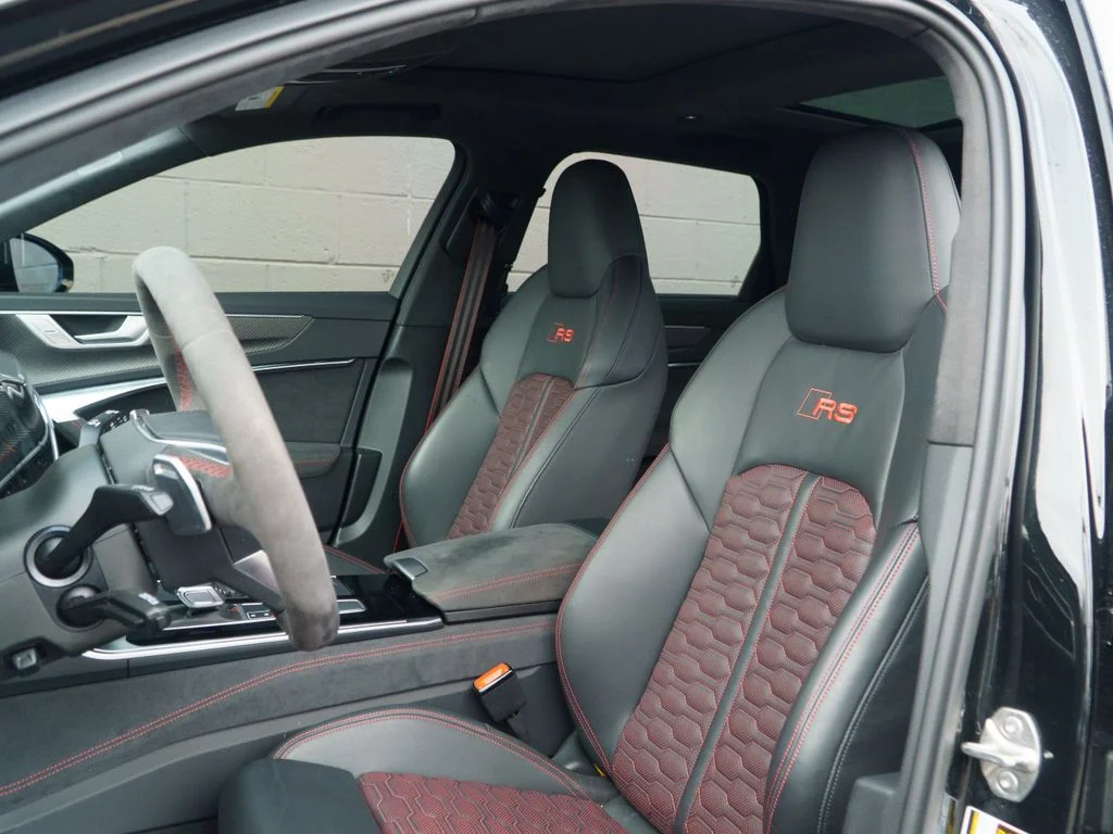 Used 2025  Audi 4.0T image 5
