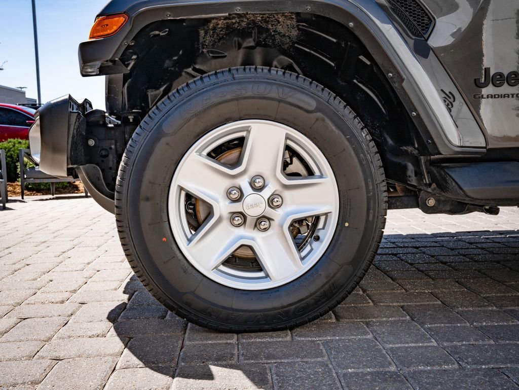 Used 2023 Granite Crystal Metallic Clearcoat Jeep Sport S image 13