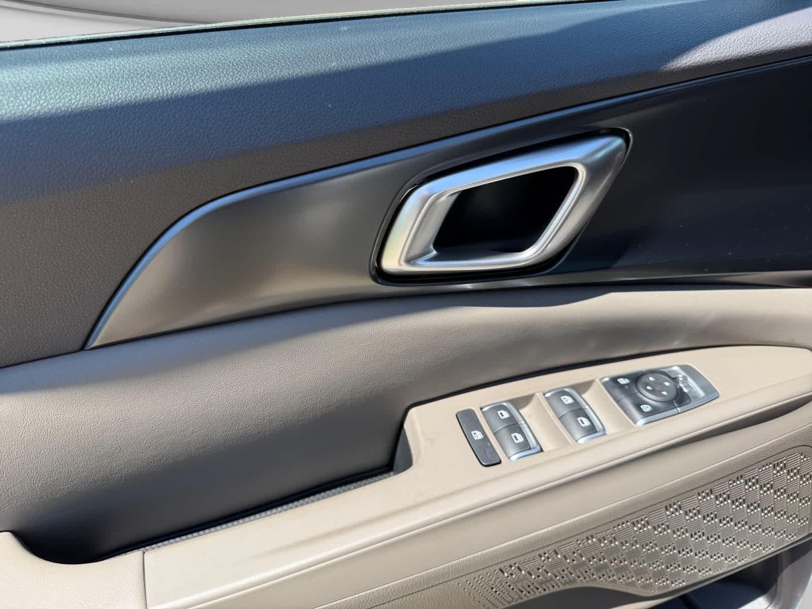 New 2026 Snow White Pearl Kia LXS image 10