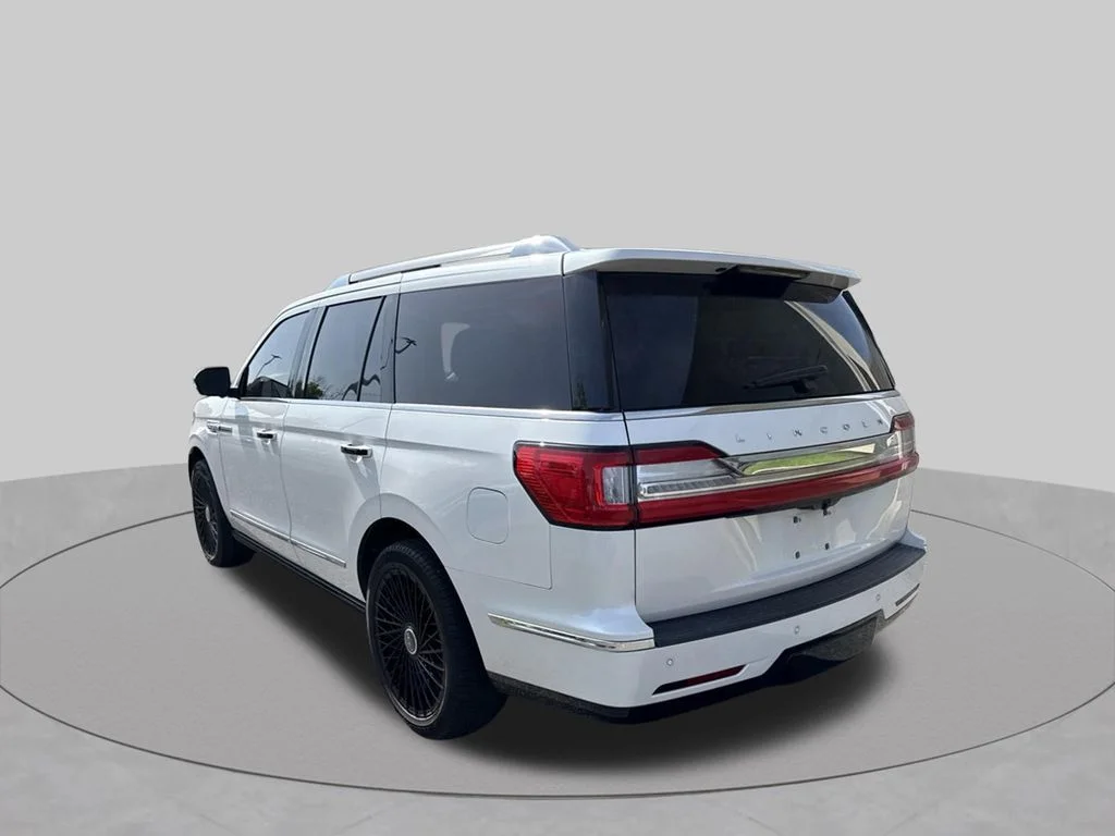 Used 2018 White Platinum Clearcoat Metallic Lincoln Select image 6