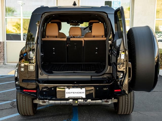 New 2026 Santorini Black Land Rover X-Dynamic SE image 29