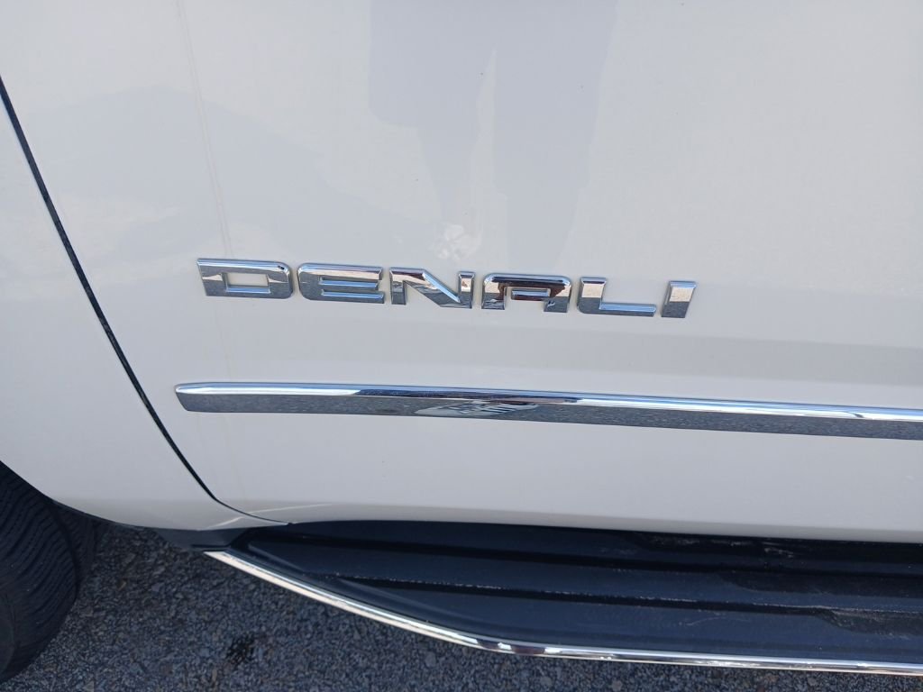Used 2017 White GMC Denali image 11