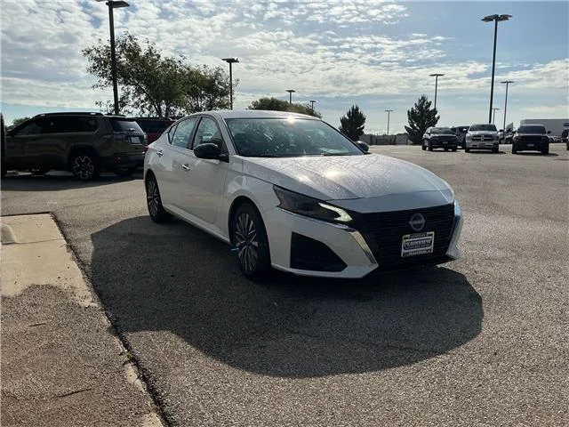 Used 2025 Pearl White Tricoat Nissan SV image 2