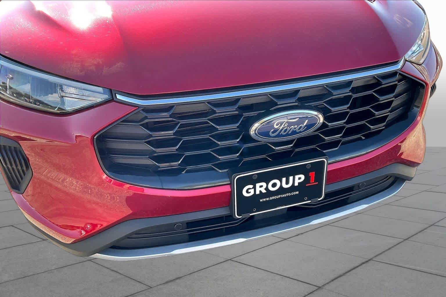 Used 2025 Rapid Red Metallic Tinted Clearcoat Ford ST-Line image 29