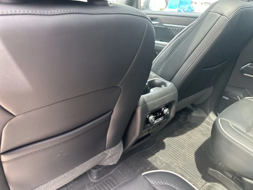 Used 2025 White GMC Denali image 29