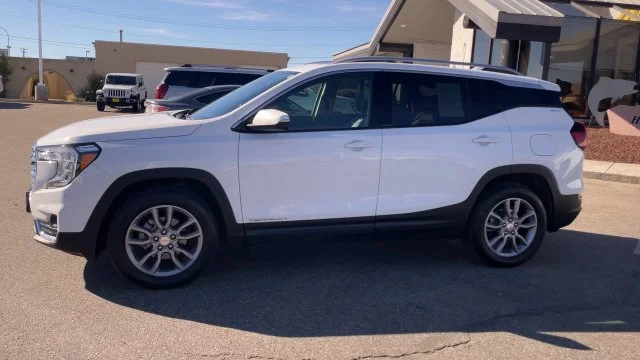 Used 2024 White GMC SLT image 7