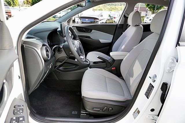 Used 2023 White Hyundai SEL image 13