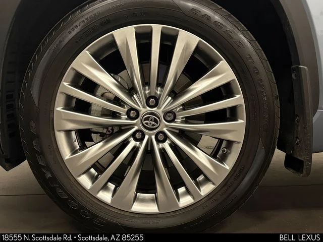 Used 2024  Toyota Platinum image 10