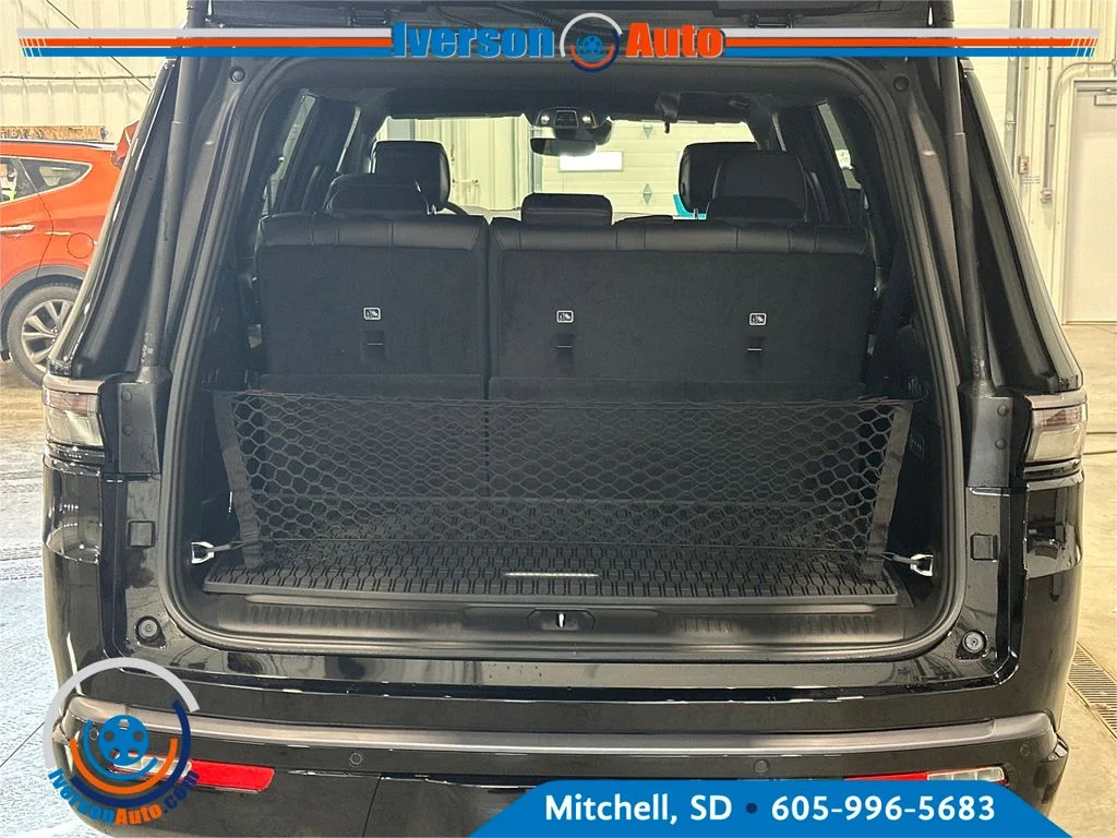 New 2026 High Gloss Black Exterior Paint Jeep Limited Altitude image 7
