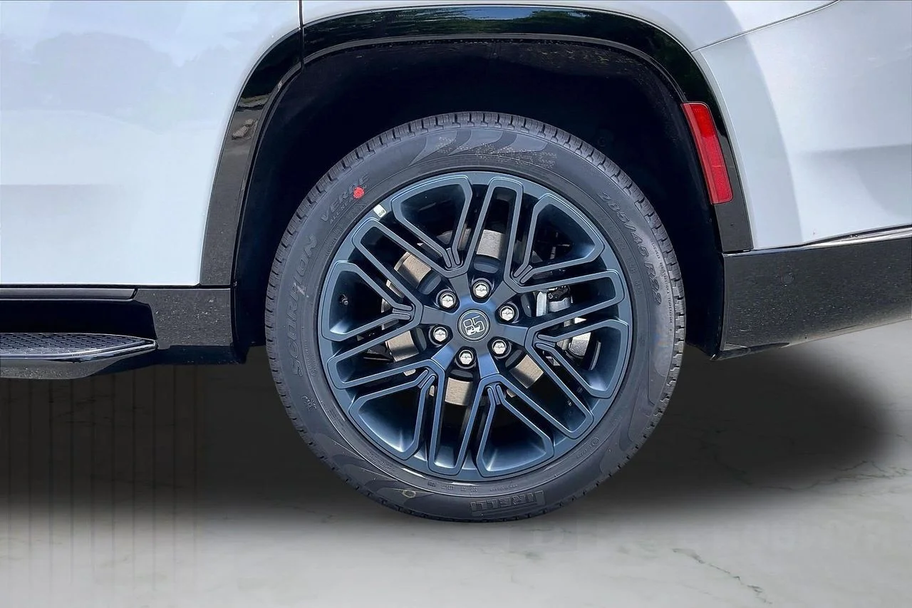 New 2026 Bright White Clear-Coat Exterior Paint Jeep  image 37