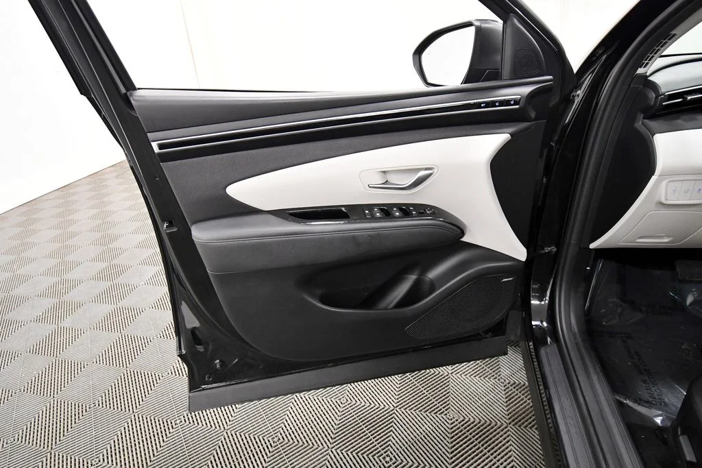 Used 2023 Black Hyundai Limited image 13