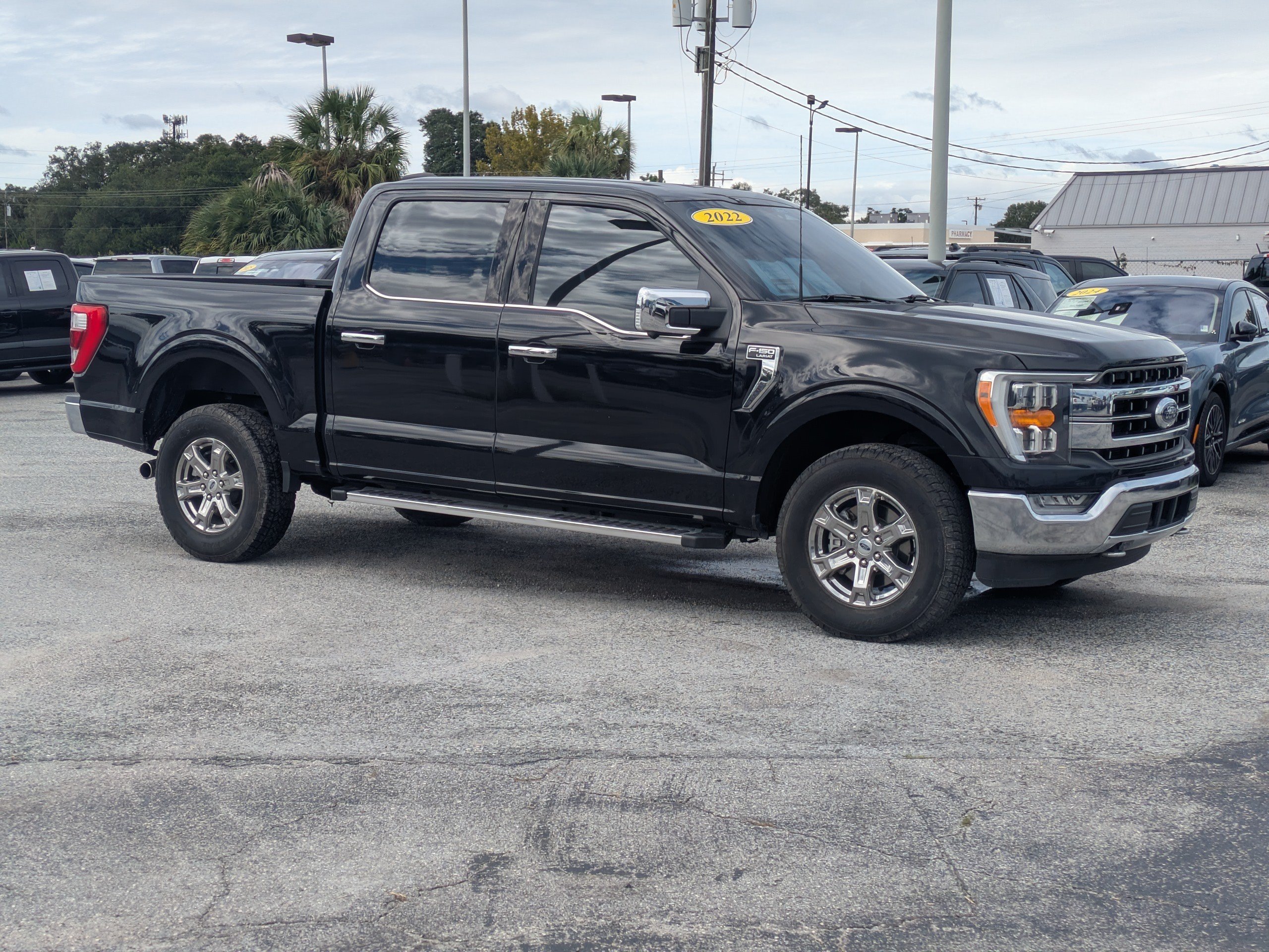 Used 2022 Agate Black Metallic Ford LARIAT image 2