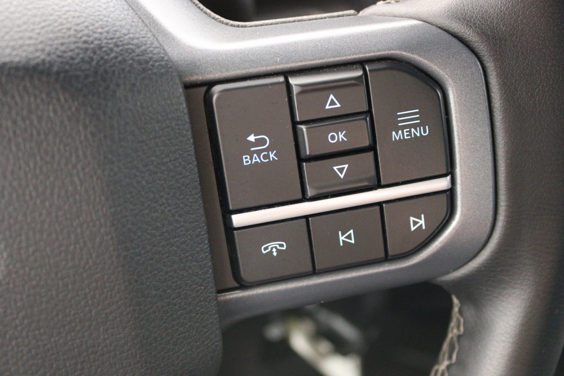 Used 2025 ICONIC SILVER METALLIC Ford XLT 4WD SuperCrew 5.5