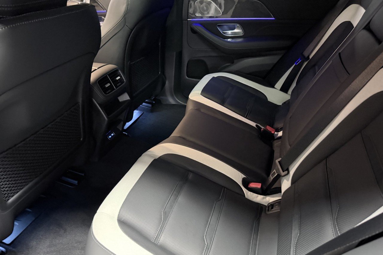 New 2026 MANUFAKTUR Moonlight White Metallic Mercedes-Benz AMG® GLE 63 S 4MATIC+ Coupe image 8