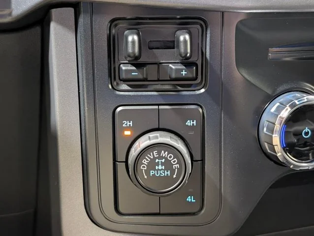 New 2026 Agate Black Metallic Ford XLT image 43