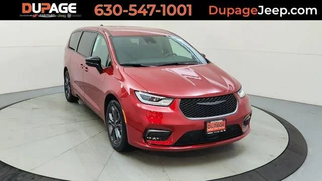 2026 Chrysler Pacifica Select's photo