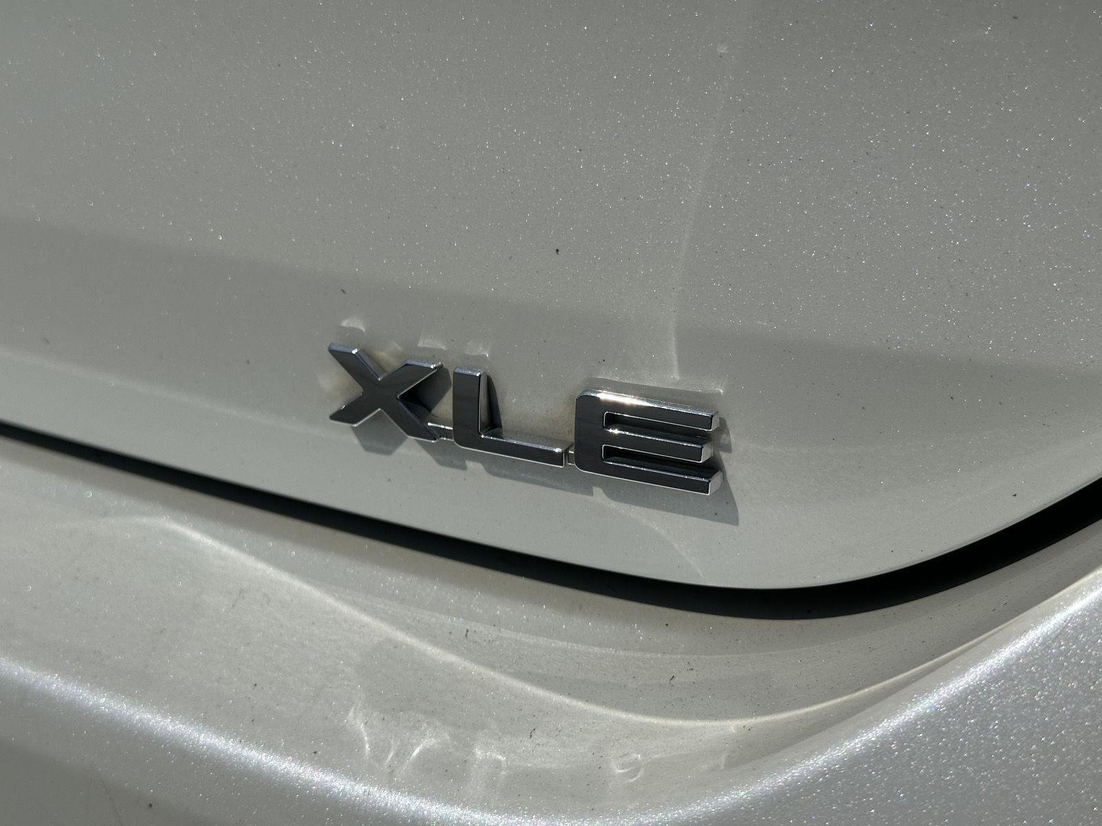 Used 2020 Blizzard Pearl Toyota XLE image 10