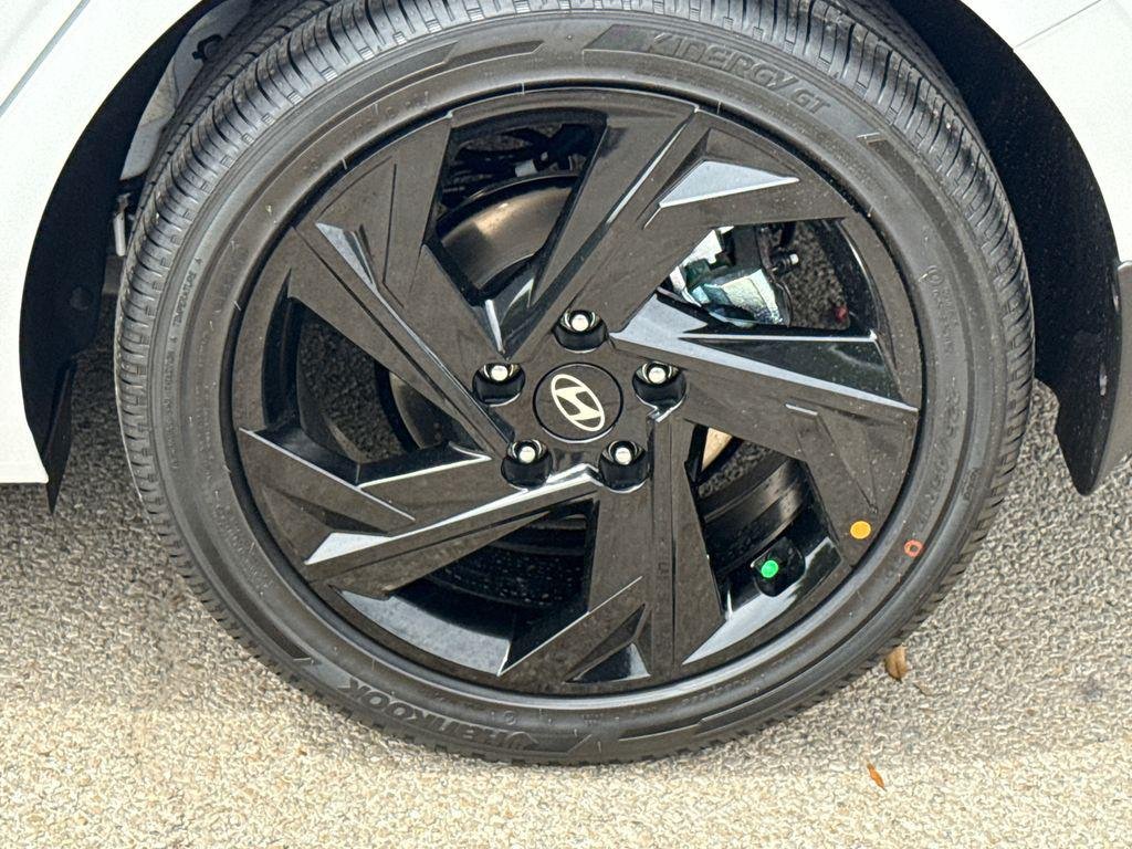 New 2026 White Hyundai SEL Sport Premium image 9