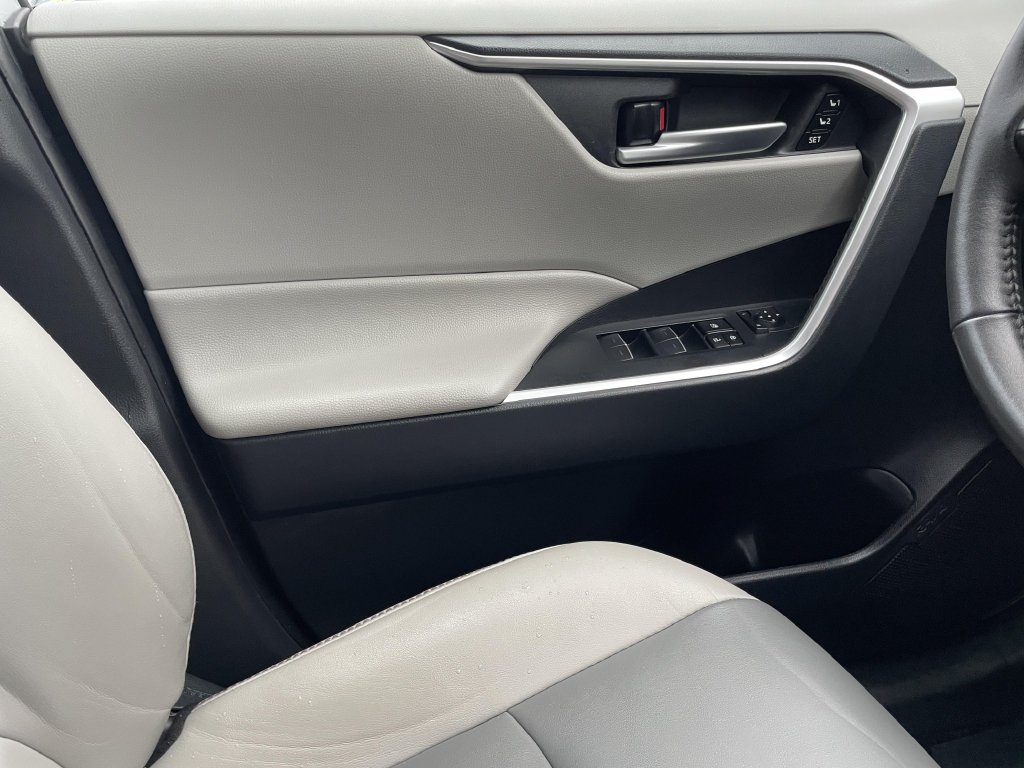 Certified Used 2024 Pearl Toyota XLE Premium image 14
