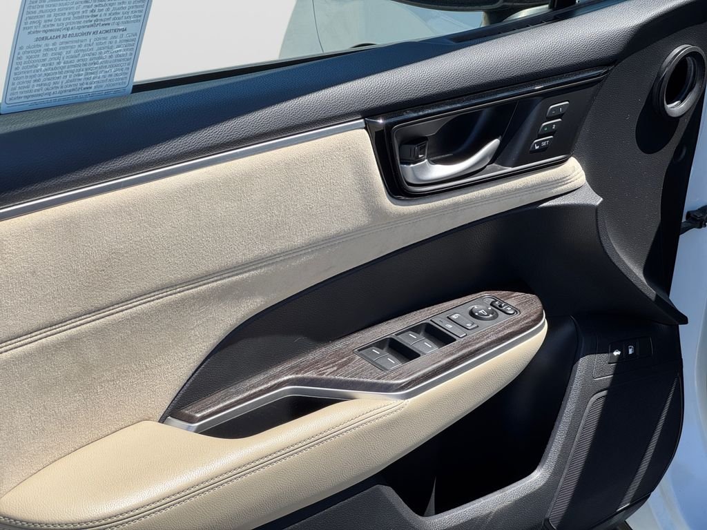 Used 2018 Platinum White Pearl Honda Touring image 8