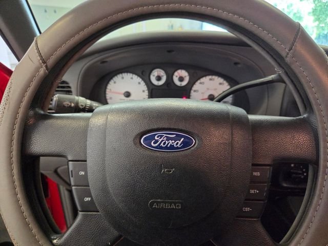 Used 2004 Red Ford Edge image 21