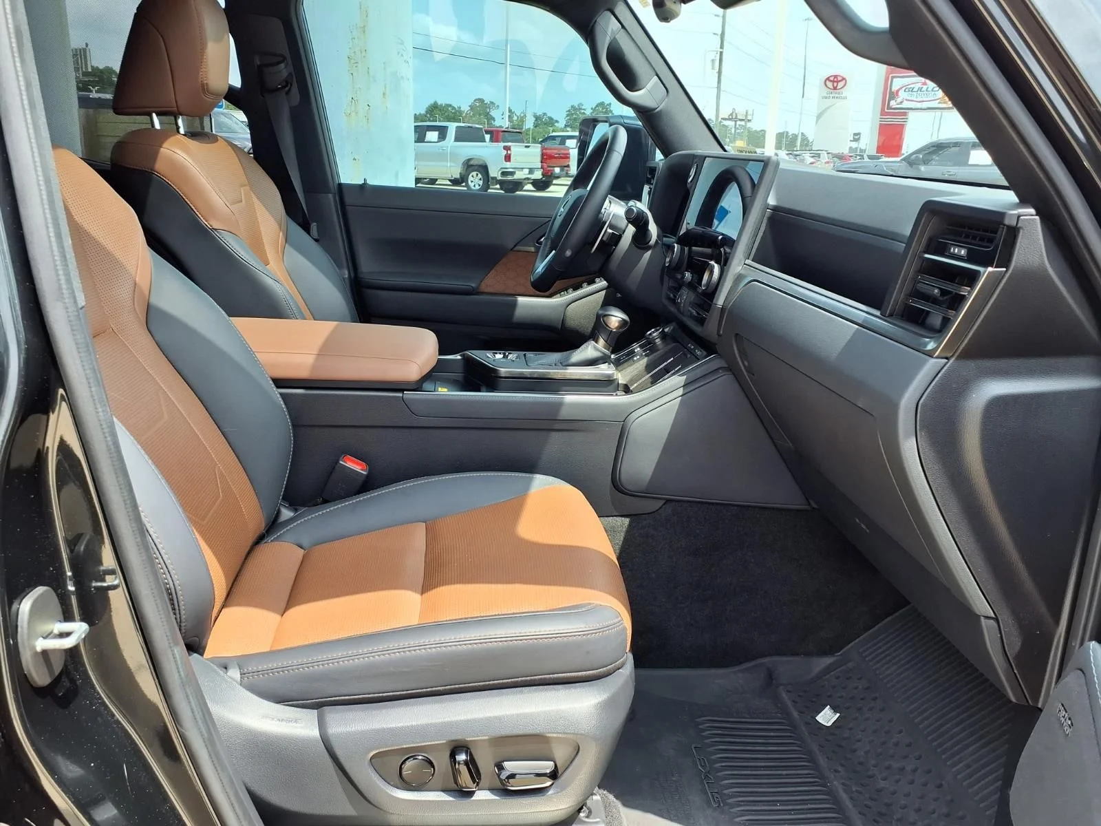 Used 2024 Black Lexus 550 Luxury image 21
