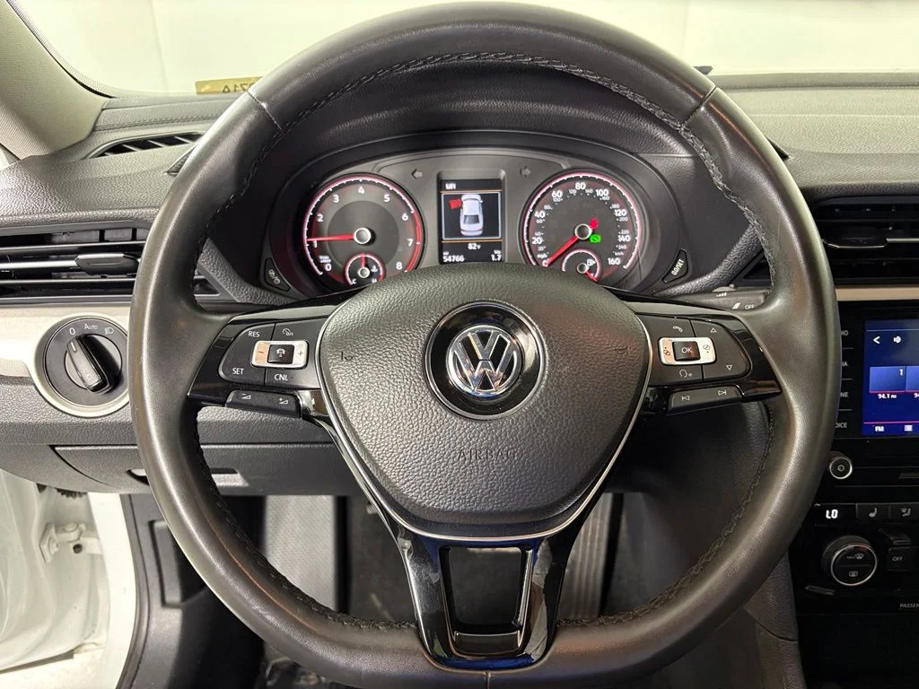 Used 2022  Volkswagen 2.0T SE image 18