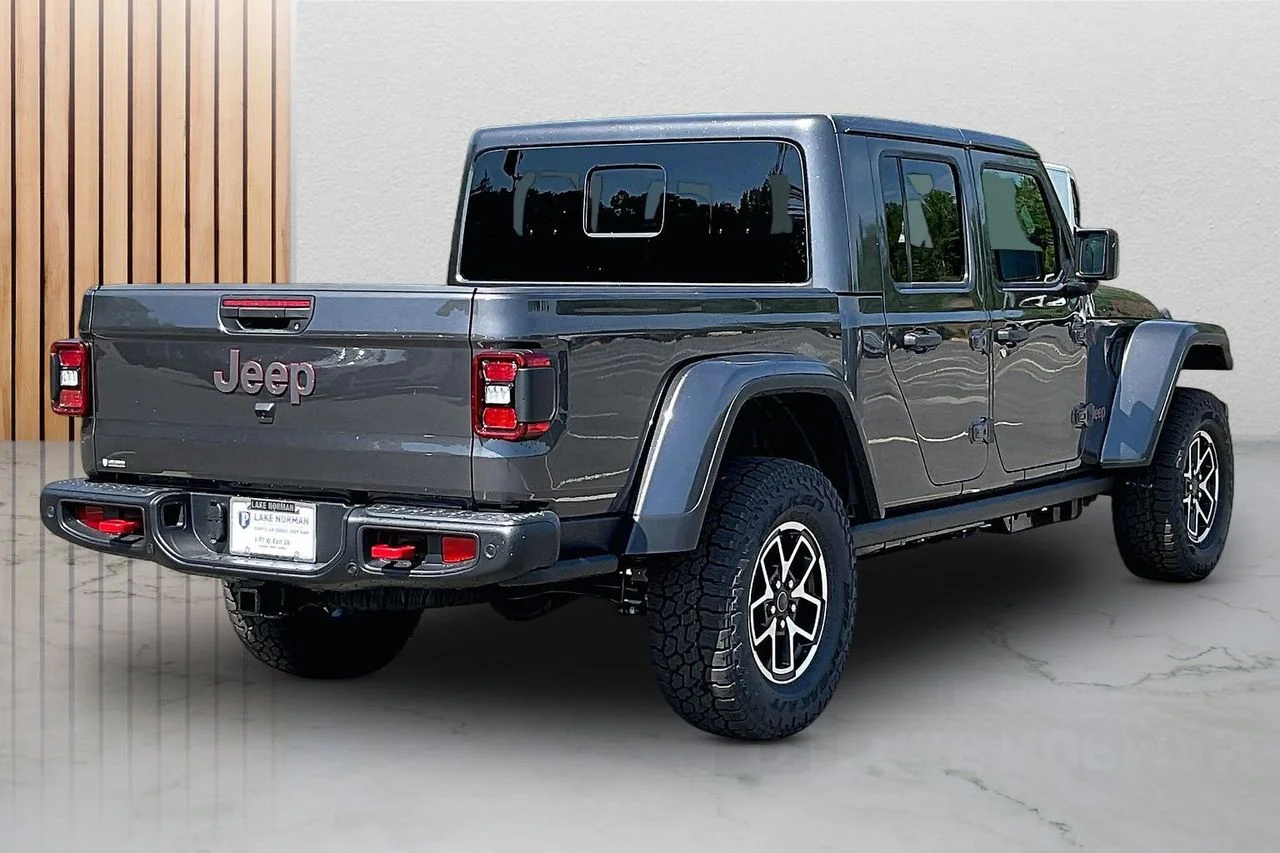 New 2026 Granite Crystal Metallic Clear-Coat Exterior Paint Jeep Rubicon X image 8