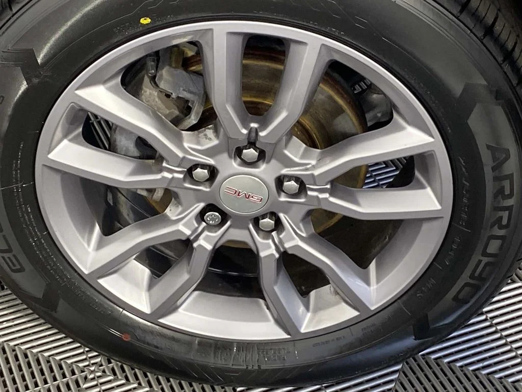 Used 2022 Silver GMC SLT image 28