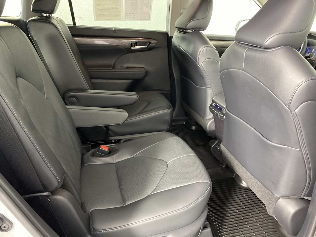 Used 2026 Beige Toyota Platinum image 12