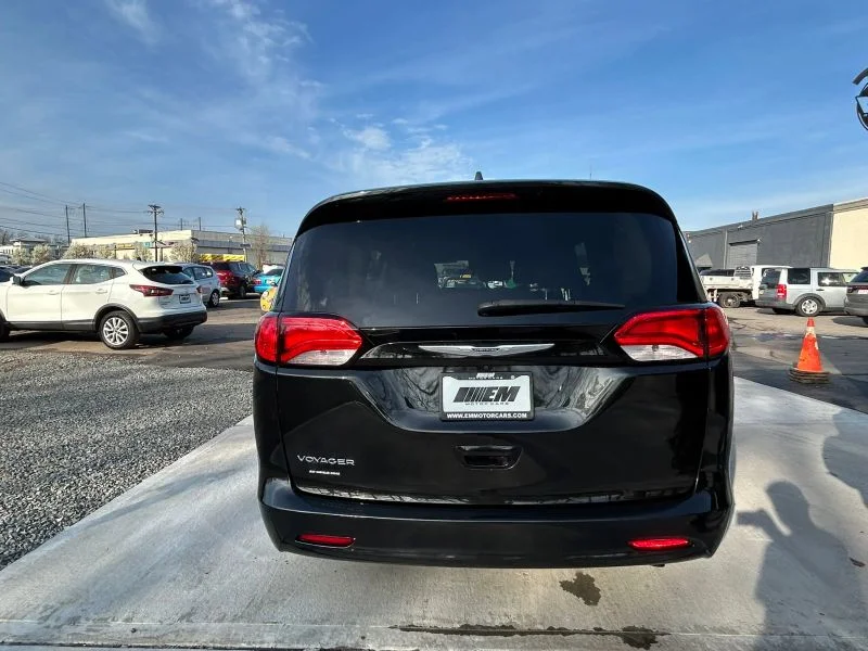 Used 2021 Black Chrysler L Minivan 4D image 51