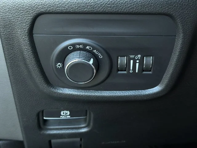 Used 2024 Gray Jeep Altitude image 30