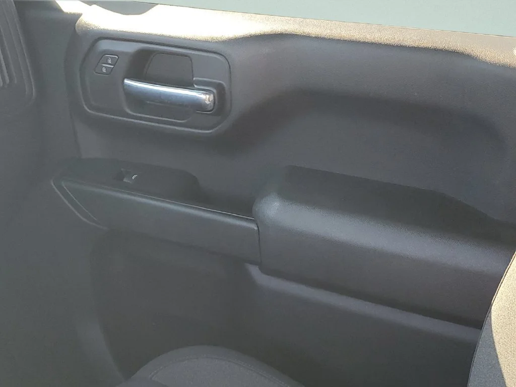 Used 2022 SUMMIT WHITE Chevrolet Custom image 13