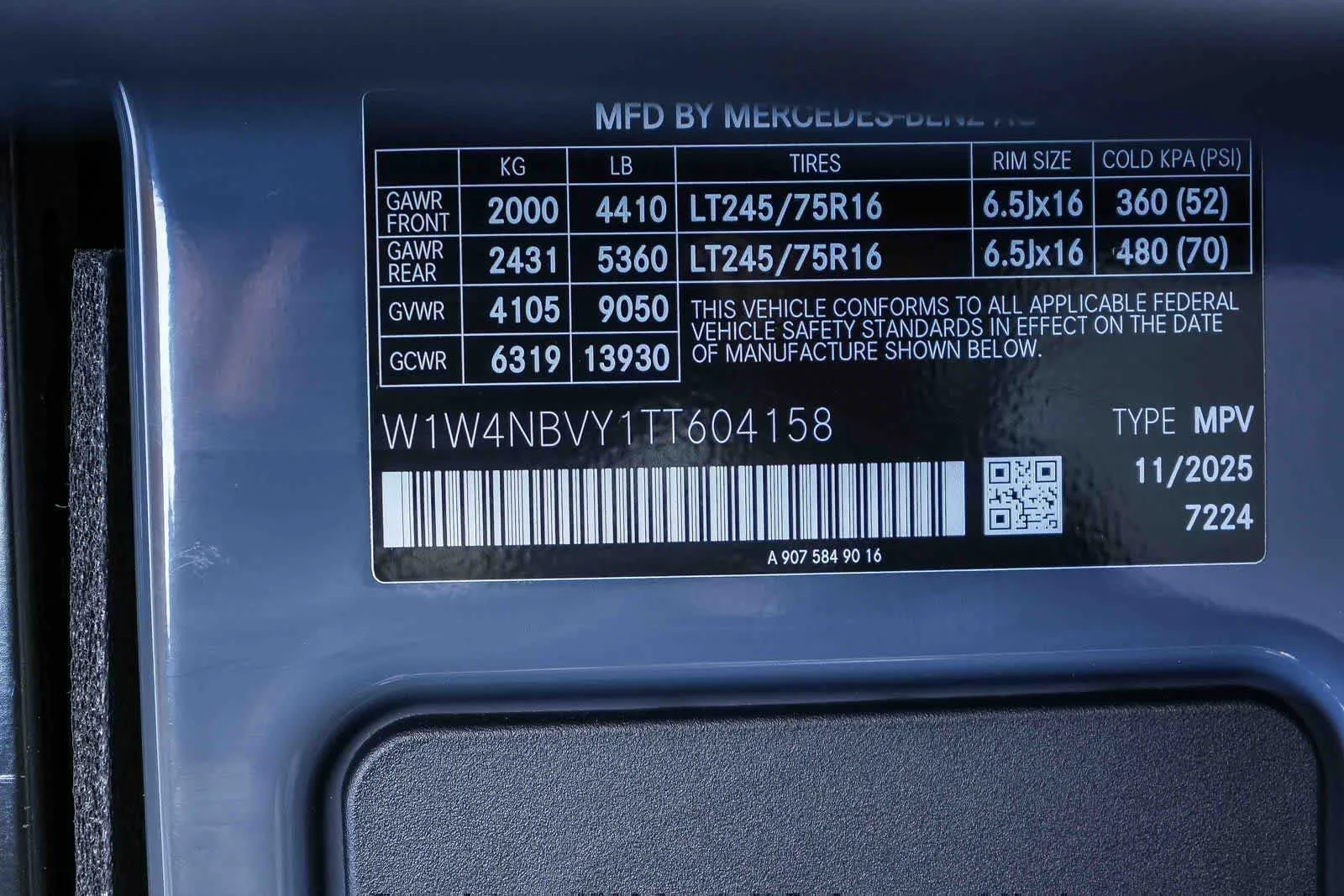 New 2026 Graphite Gray Mercedes-Benz Crew 144WB High Roof AWD 2.0L I4 Diesel Turbo HO image 28