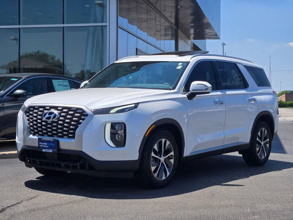 Used 2022 White Hyundai SEL image 1