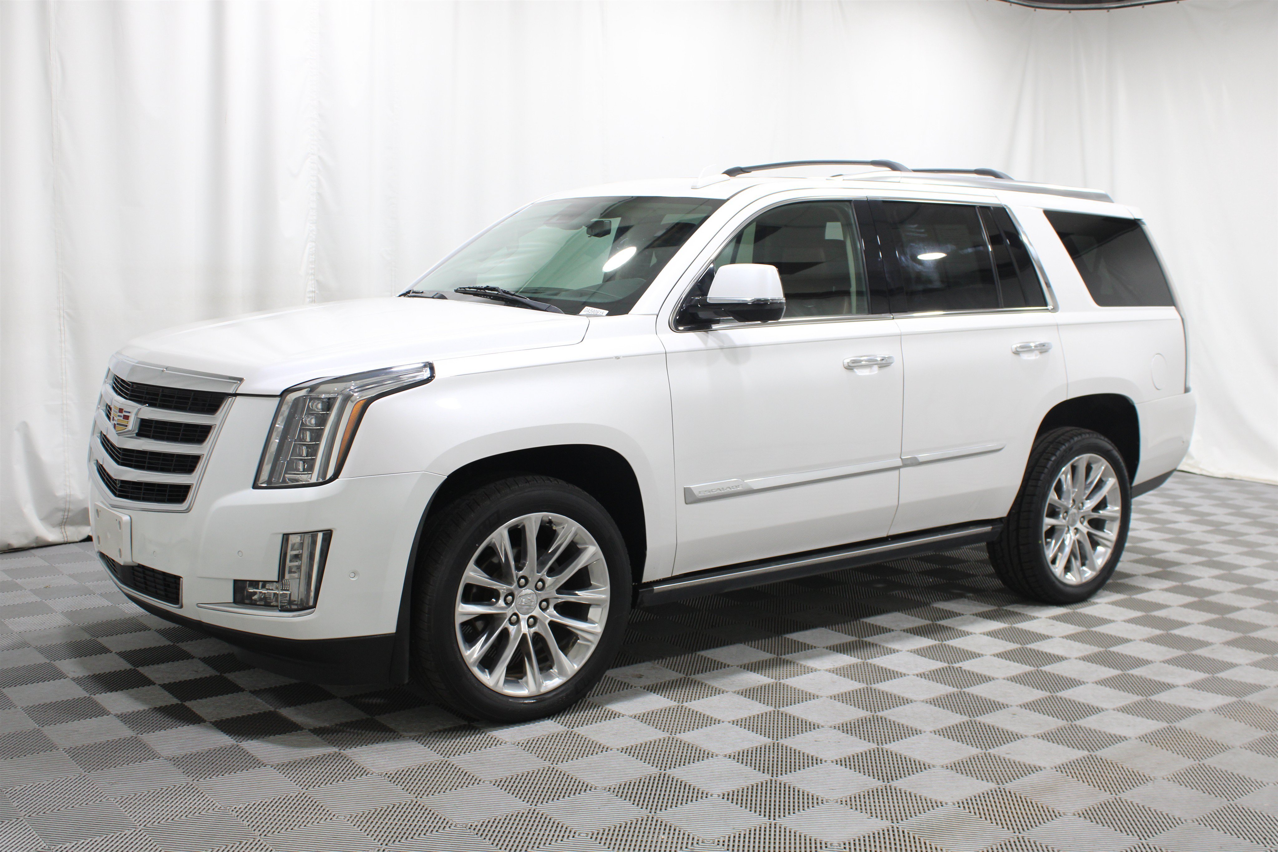 Used 2020 Crystal White Tricoat Cadillac Premium Luxury 4x4 image 41