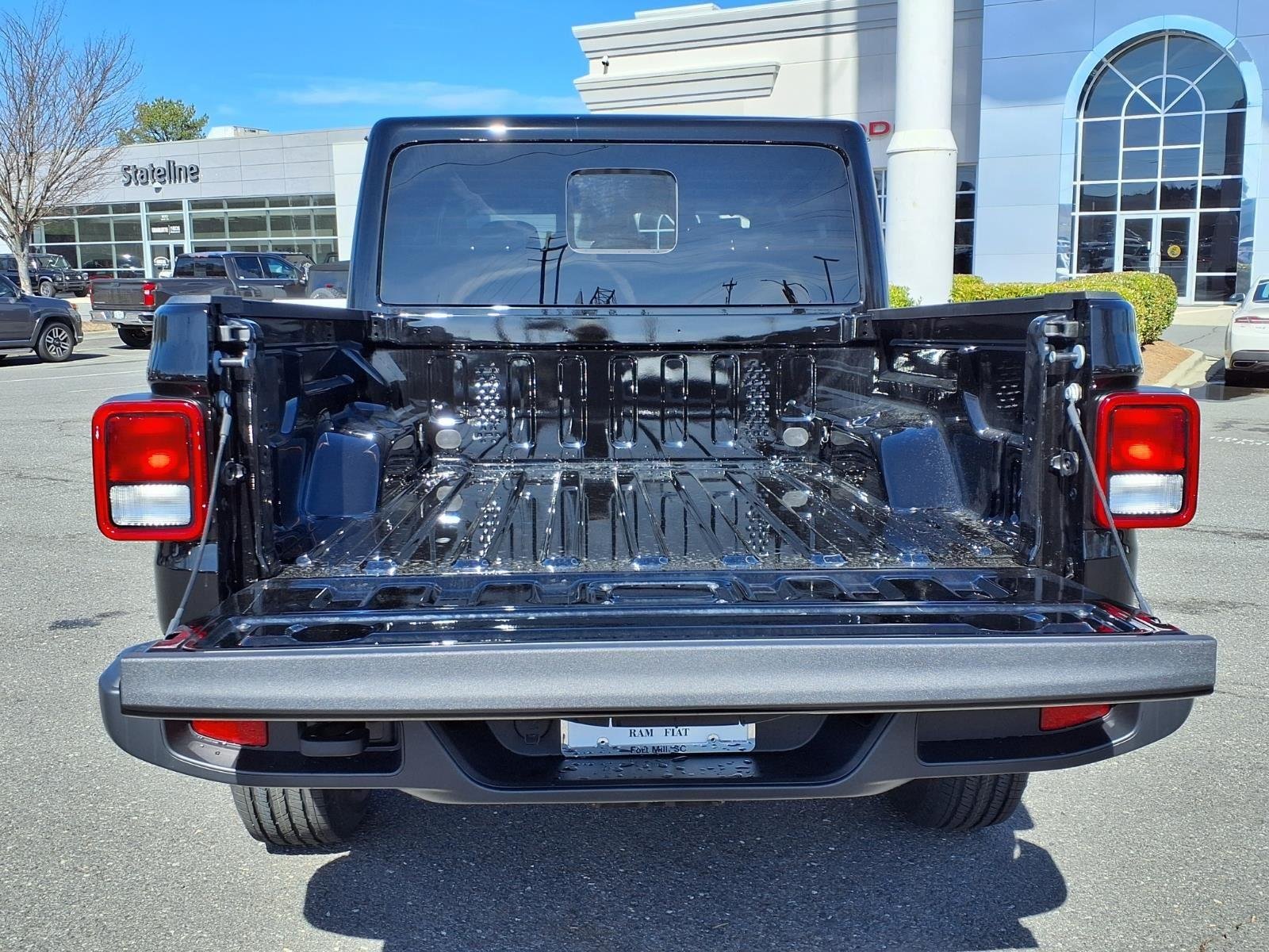 New 2026 Black Clear-Coat Exterior Paint Jeep Sahara image 30