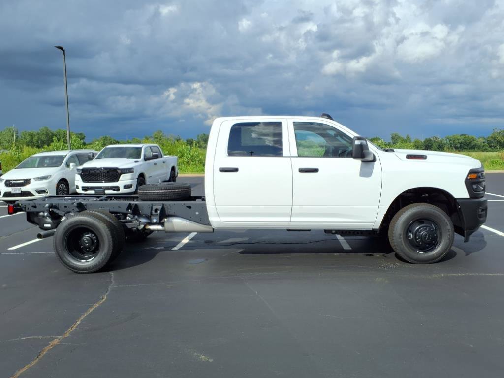 2025 RAM 3500 Chassis Tradesman - Photo 16
