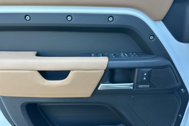 New 2026 Fuji White Land Rover X-Dynamic SE image 10