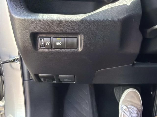 Certified Used 2025 Silver Toyota LE image 27