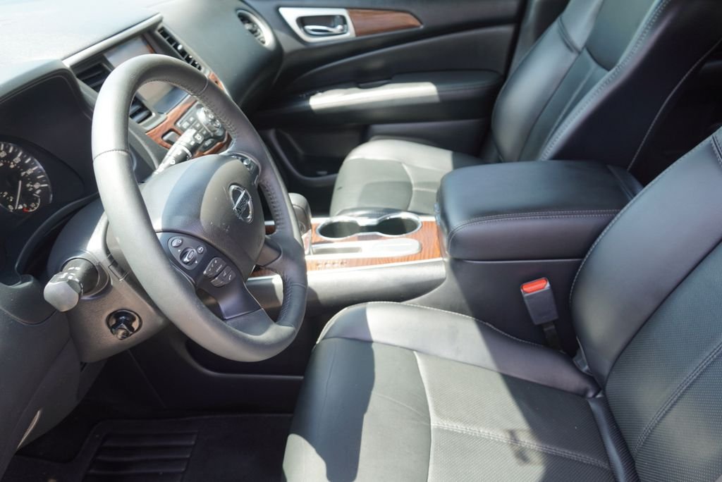 Used 2018 Silver Nissan Platinum image 22