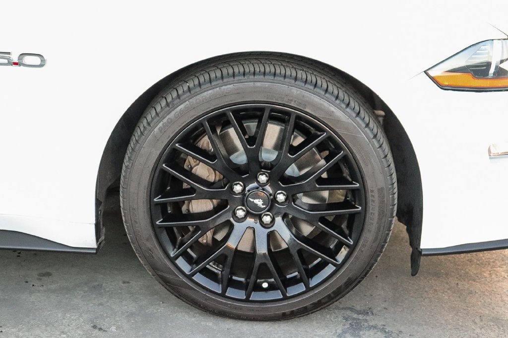 Used 2020 Oxford White Ford GT Premium image 11