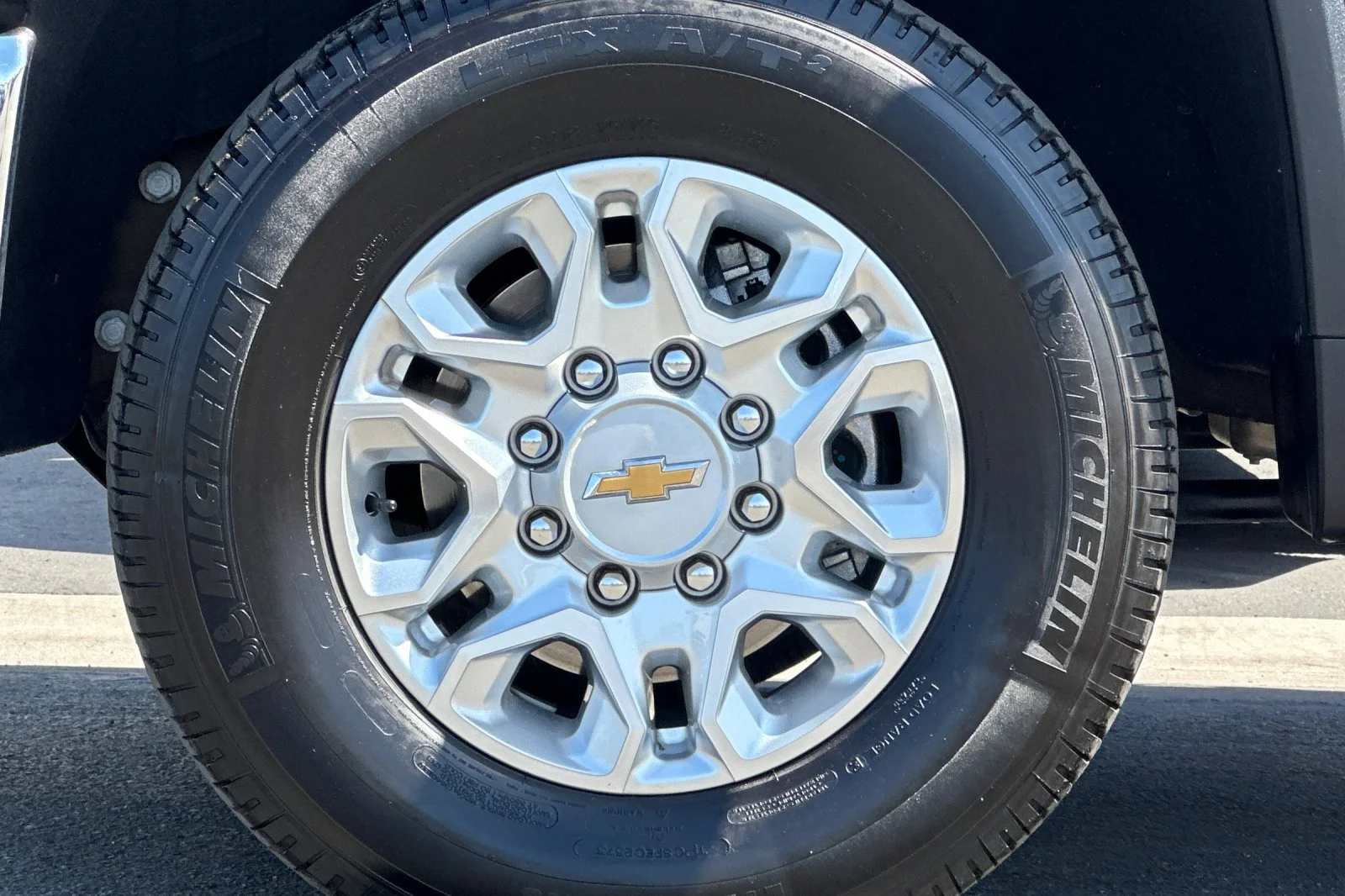 Used 2025 White Chevrolet LT image 25