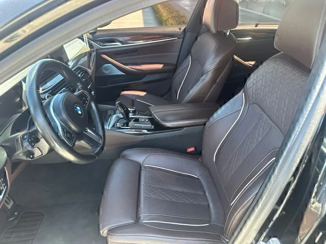 Used 2021 Black BMW M550i xDrive image 9