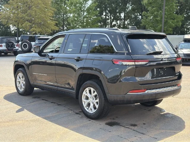 Used 2023 Brown Jeep Limited image 11