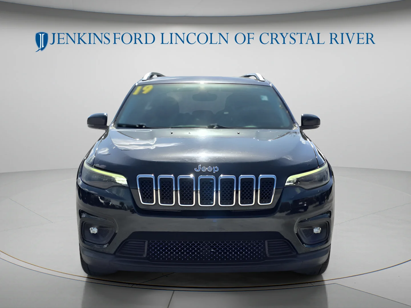 Used 2019 Diamond Black Crystal Pearlcoat Jeep Latitude Plus image 15